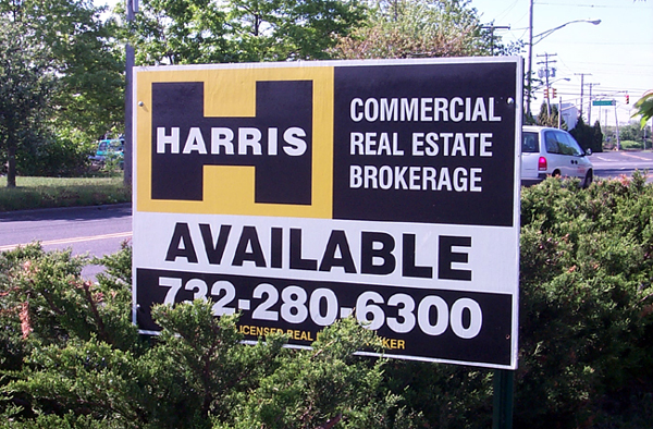 Harris Commercial Real Estate Sign Photo.  Takes about 1.5 minutes to download with a 28.8 modem. File name = rs001.jpg (322633 bytes)